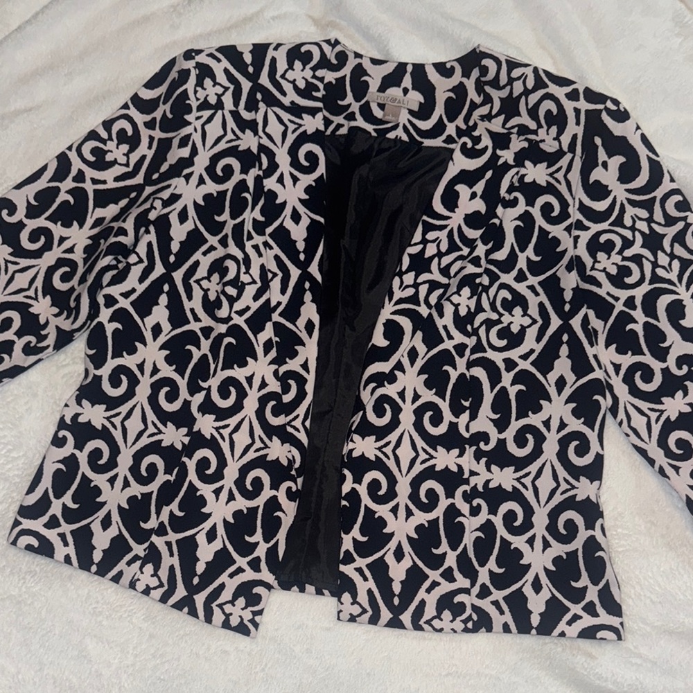 Chic Black and White Patterned Women's Open Front Blazer